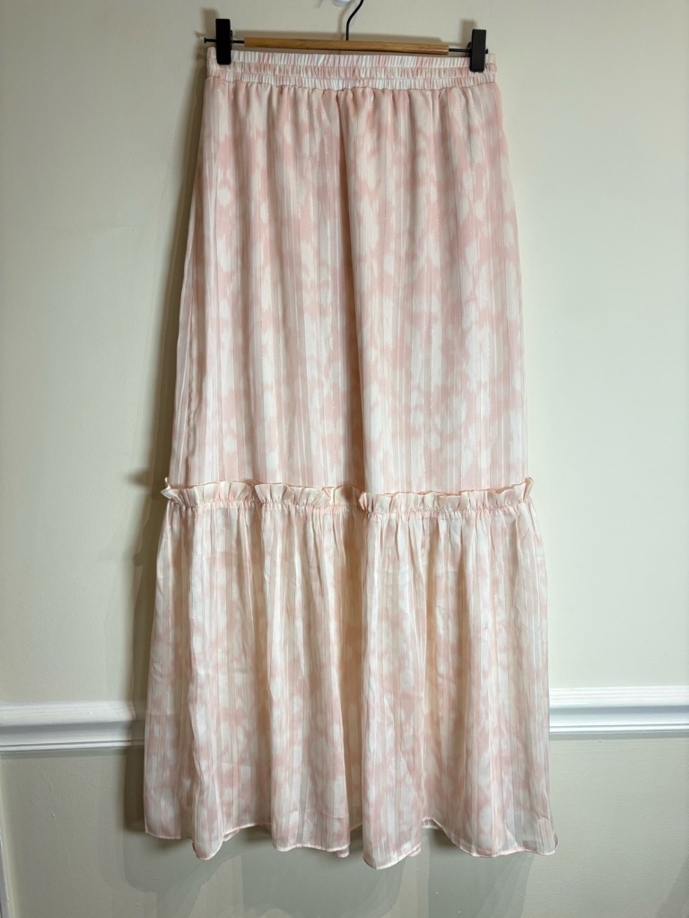 BCBGMAXAZRIA NWT Ruffle Metallic Maxi Skirt in Potpourri Pink/White Size Small - Picture 6 of 10